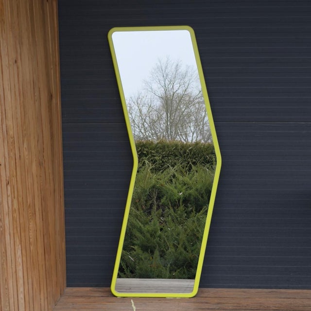 About Arrow Arrow 6 brings a dynamic graphic quality to the interior through its asymmetric frame and unconventional...