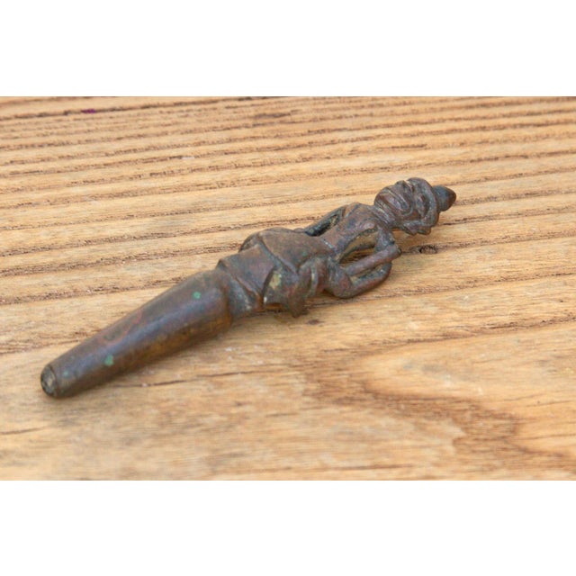 18th Century Masterfully Cast Antique Bronze Figural Vessel Cap For Sale - Image 5 of 6