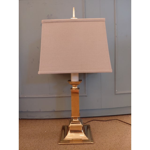 Neoclassical Vintage Stiffel Polished Brass Table Lamp With New Linen Shade For Sale - Image 3 of 6