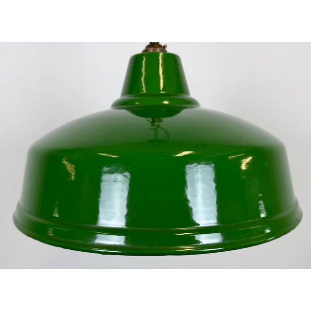 Industrial British Green Enamel Factory Pendant Lamp, 1960s For Sale - Image 4 of 15