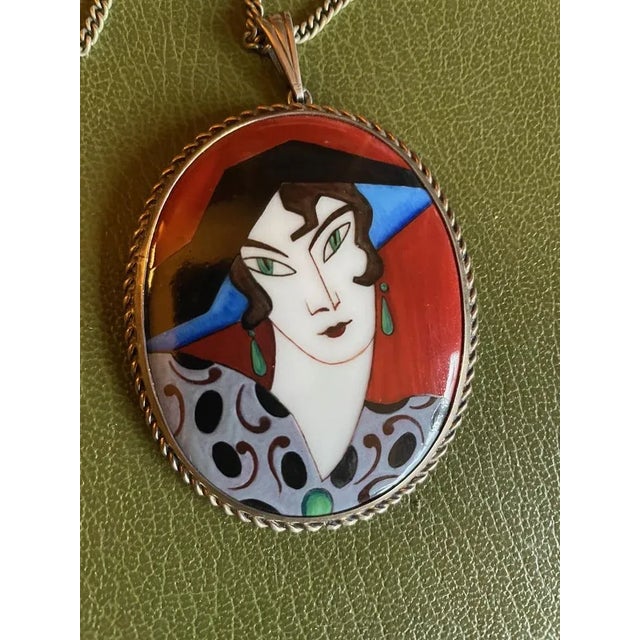 Art Deco Chain with Woman's Portrait Pendant in Painted Porcelain and Silver, 1920s For Sale - Image 4 of 8