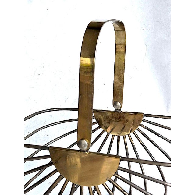 Vintage Art Deco Style Wire Bread/Fruit Basket in Stainless Steel and Brass Plate Handle For Sale In Miami - Image 6 of 12