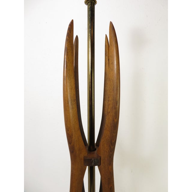 Mid Century Sculptural Walnut Table Lamp ~ Modeline Style ~ Vintage Retro Modernist Art Lighting For Sale In Seattle - Image 6 of 10