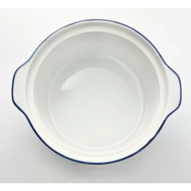 French Bia Cordon Bleu, Blanc De Table “Rooster” Round Baking Casserole Dish & Lid For Sale - Image 3 of 7