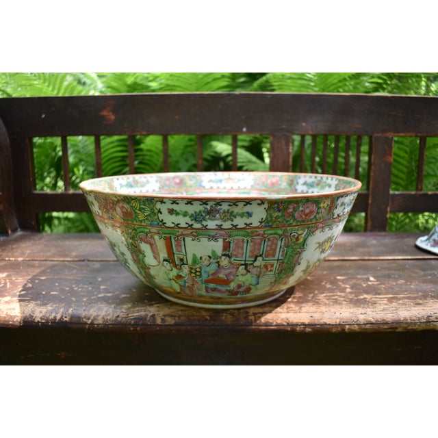 Chinese Export Rose Medallion Punch Bowl of the 19th Century For Sale In Minneapolis - Image 6 of 8