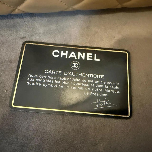 1980s Vintage Chanel Beige Lambskin Leather and Brass Shoulder Bag For Sale - Image 18 of 18