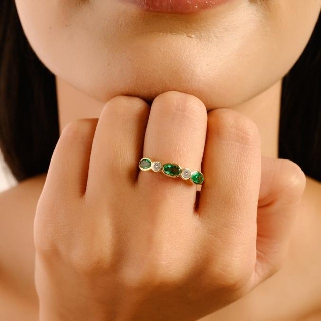 Oval Cut Three Stone Emerald Engagement Ring Size 6 With Natural Diamonds in 18k Gold For Sale In New York - Image 6 of 16