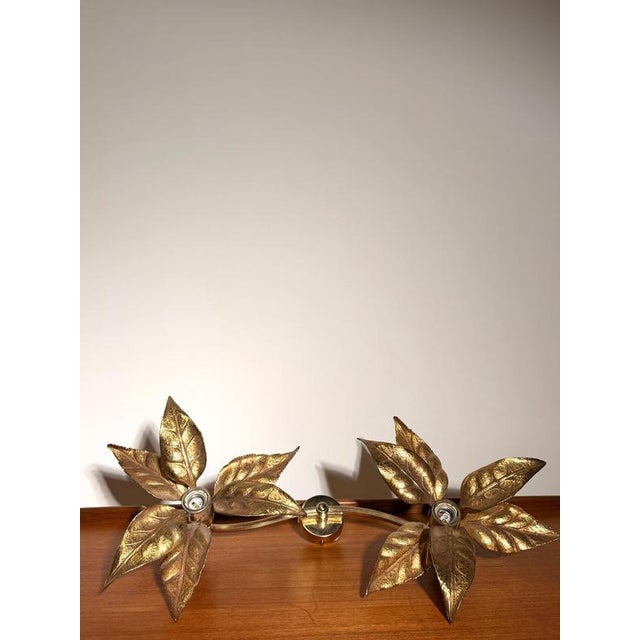 Vintage Hollywood Regency Leaf Wall Lamp in Gilt Metal For Sale - Image 5 of 5