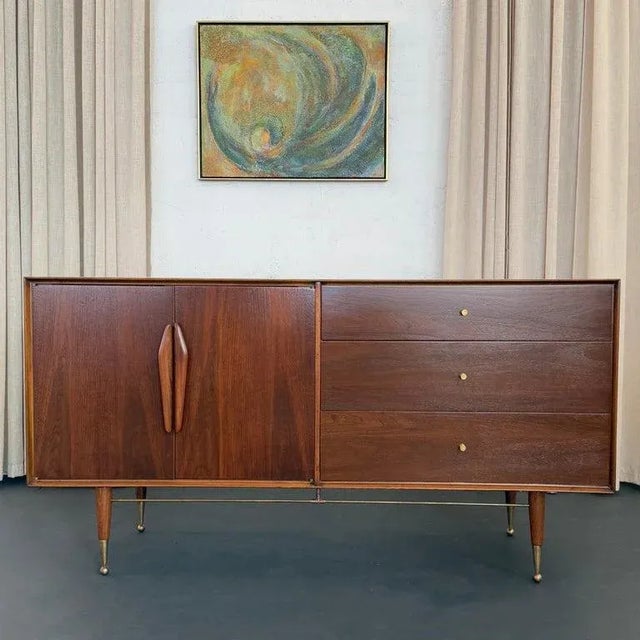 Mid-Century Modern 1950s Mid-Century Modern Brass and Walnut Credenza Dresser For Sale - Image 3 of 13