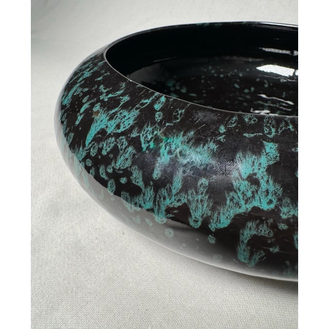 Mid 20th Century Vintage Contemporary Modern Turquoise & Black Splatterware Ceramic Low Decorative Bowl For Sale - Image 5 of 9