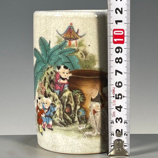 Late 20th Century Chinese Famille Rose Crackle Glaze Porcelain Brush Pot With Figural Scene For Sale - Image 5 of 9