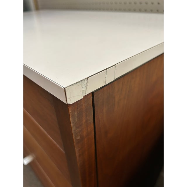 1960s Florence Knoll Walnut + White Laminate 5 Drawer Chest For Sale - Image 10 of 11