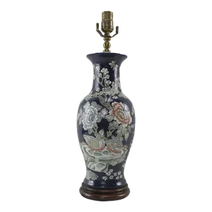 Chinese Mid-20th Century Famille Rose Vase Table Lamp