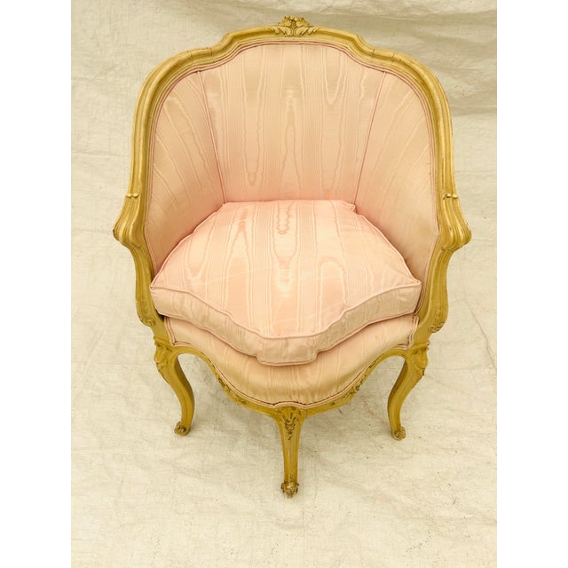 70's Vintage Louis XV Style French Corner Chair Soft Pink Upholstery , Very good and Sturdy condition. Arm: 26.6....