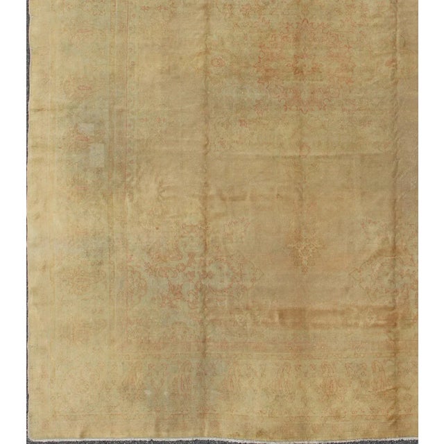 Early 20th Century Light Colors Antique Borlu Oushak Fine Rug in Buttery Yellow, Salmon and Green For Sale - Image 5 of 11