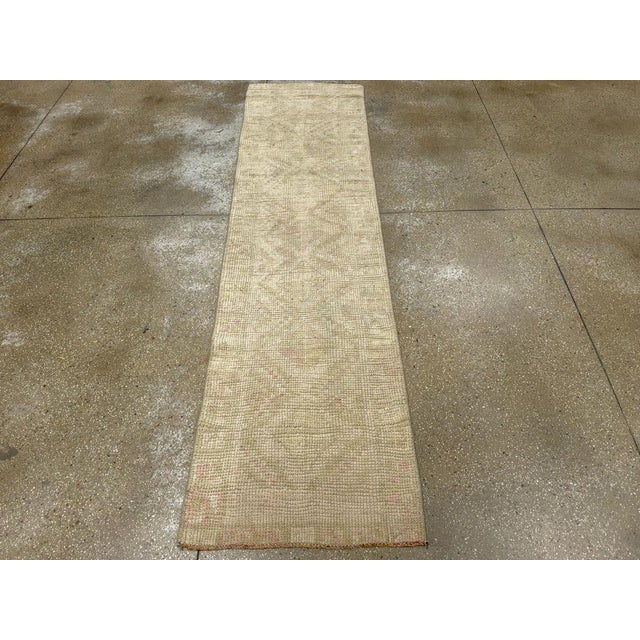 Galerie Shabab Collection Mid-20th Century Turkish Anatolian Runner For Sale - Image 4 of 10