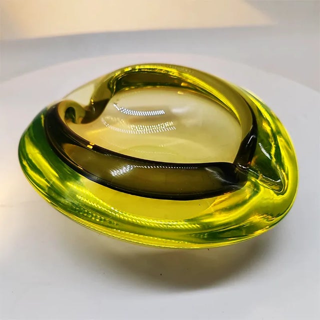 Rare Ashtray in Uranium Murano Glass. Yellow-Green Colors. Uranium emits a Green Phosphorescence under Ultraviolet / UV...