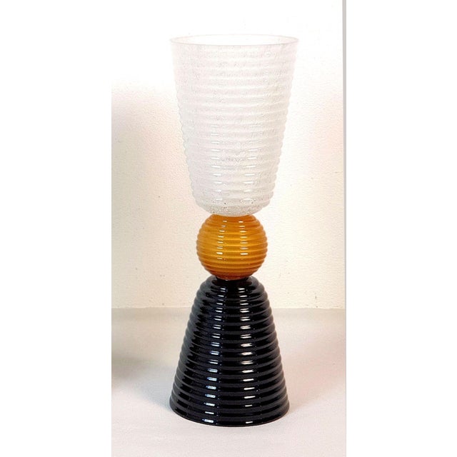 Mid-Century Modern Murano glass single table lamp, Italy 1980s. The Italian Table Lamp is made of black and Pulegoso white...