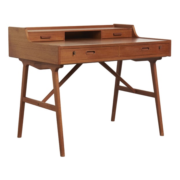Model 64 Writing Desk in Teak by Arne Wahl Iversen for Vinde Møbelfabrik, Denmark, 1960s For Sale
