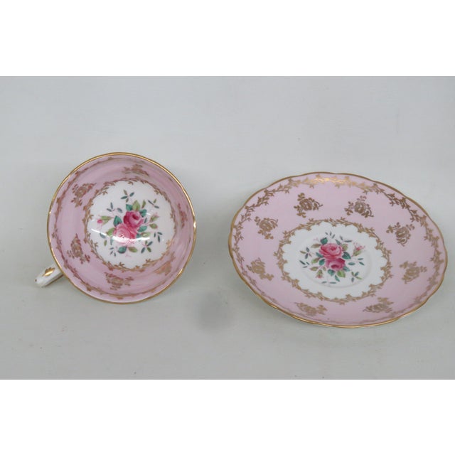 Grosvenor English Jackson Gosline Bone China Set of Tea Cup and Saucer 4658b For Sale - Image 11 of 13