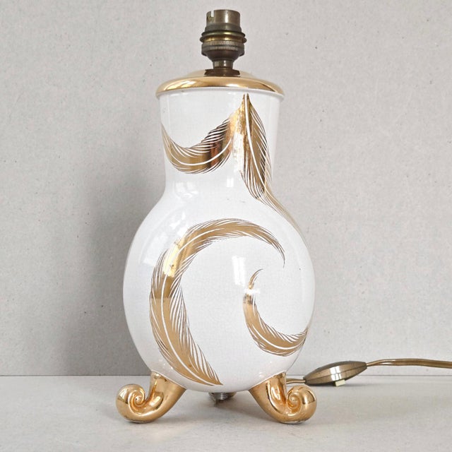 Vintage White and Gold Crackle Ceramic Tripod Lamp with Feathers, 1950s For Sale - Image 11 of 11