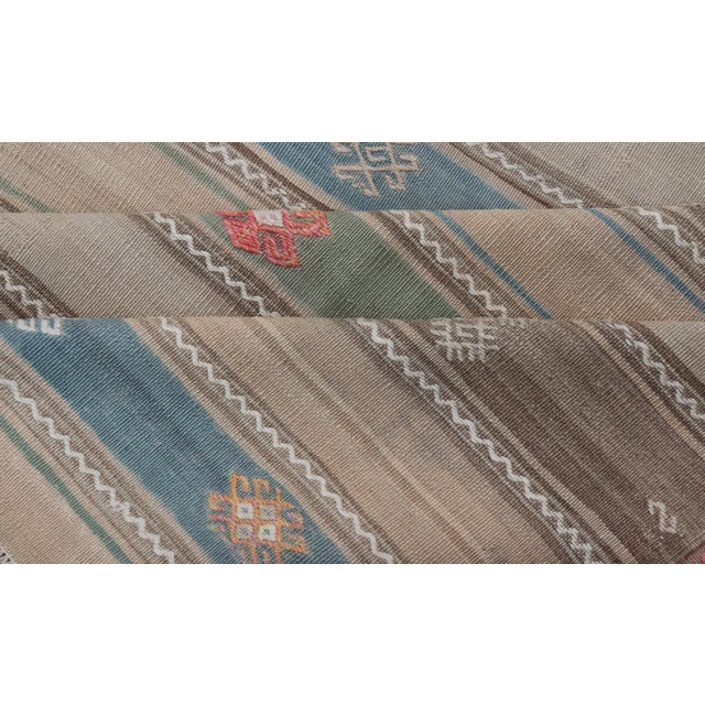 Vintage Hand-Woven Flatweave Kilim in Wool With Sub-Geometric Design and Motifs For Sale - Image 12 of 13