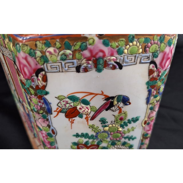 Late 19th Century Antique Chinese Export Porcelain Hexagonal Lidded Ginger Jar – Famille Rose For Sale - Image 5 of 8