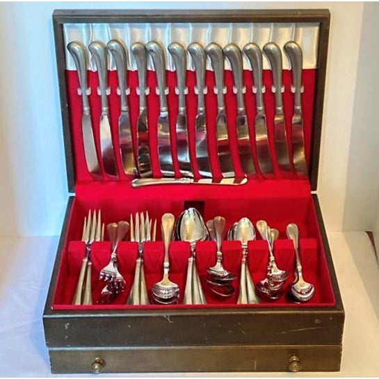 Kirk Stieff “Fairfield” Vintage Pewter Flatware Set: 68-Piece Service for 12 With Serving Pieces and Vintage Storage Chest For Sale In Philadelphia - Image 6 of 18