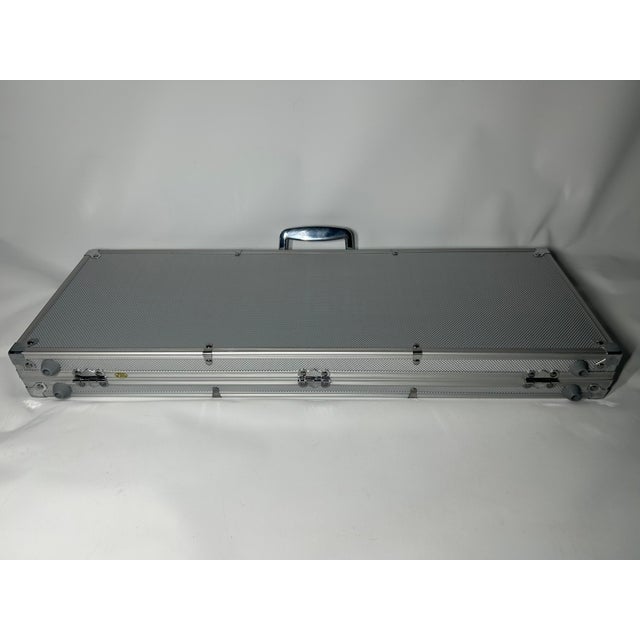 Contemporary 500-Piece Las Vegas Poker Set With Casino-Weight Chips, Aluminum Carrying Case - 1 Unit For Sale - Image 3 of 7