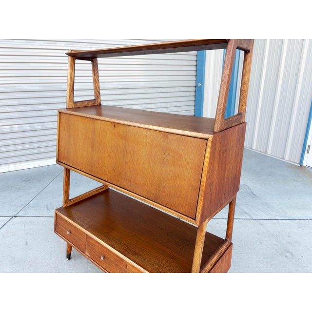 1950s Mid-Century Walnut Wall Unit Secretary Desk & Bookcase by Saginaw Furniture For Sale In Los Angeles - Image 6 of 18