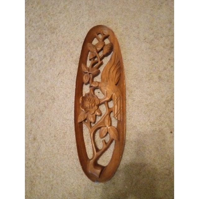 1970s 1970s Carved Wood Humming Bird & Floral Oval Wall Decor For Sale - Image 5 of 8