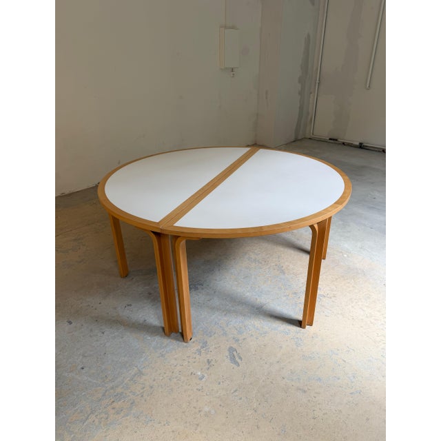 Round Dining Table in White Beech by Rud Thygesen & Johnny Sørensen for Magnus Olesen For Sale - Image 10 of 11