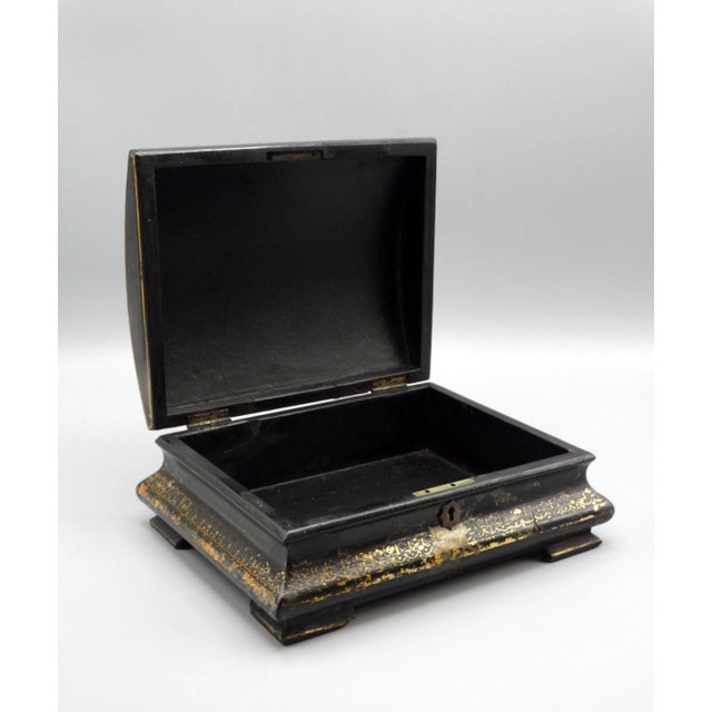 Antique Chinese Export Lacquered Gilt Papier Mache Box For Sale - Image 4 of 12