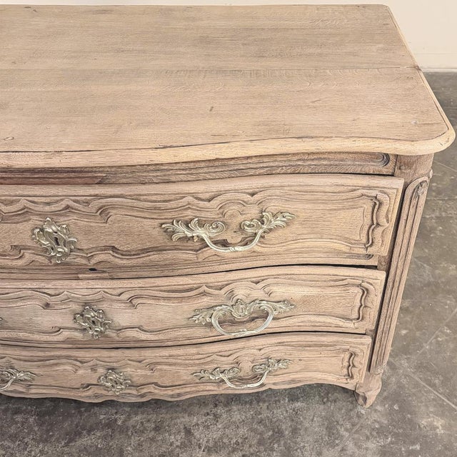 18th Century French Louis XV Period Stripped Oak Commode For Sale - Image 9 of 18