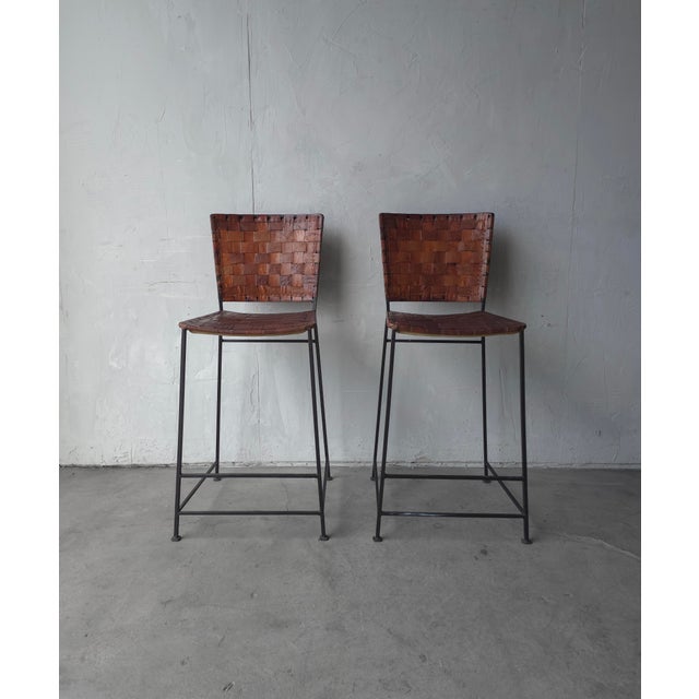 Mid-Century Modern Pair of 1950s Woven Leather and Iron Bar Stools After Swift and Monell For Sale - Image 3 of 9