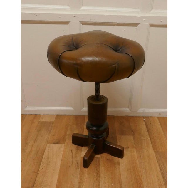 Brown French Button Leather Swivel Piano Stools, 1890s, Set of 2 For Sale - Image 8 of 9