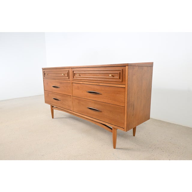 Broyhill Broyhill Sculptra Mid-Century Modern Walnut Six Drawer Dresser | Newly Refinished For Sale - Image 4 of 16