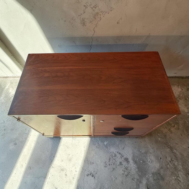 1960s Jens Risom Walnut Executive Cabinet – Restored Mid-Century Modern Credenza, Attributed For Sale - Image 9 of 12
