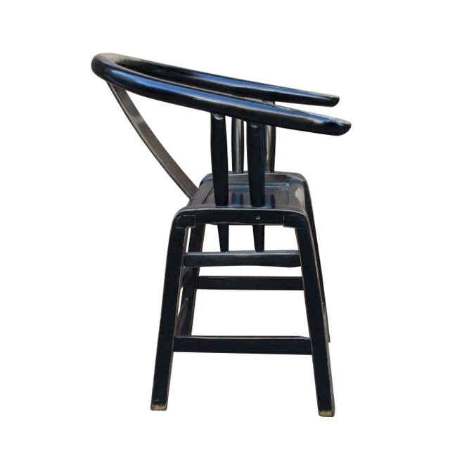 Chinese Black Lacquer Oriental Horse Shoe Curve Shape Accent Fusion Chair For Sale - Image 3 of 7