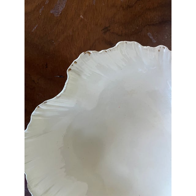 Rococo Antique 18th Century Wedgwood Creamware Rococo Sea Shell Form Dish With Feathered Edge For Sale - Image 3 of 15