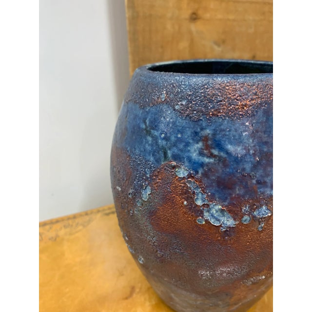 Abstract Mid 20th Century Textured Raku Copper Metallic Glazed Blue Ceramic Vessel For Sale - Image 3 of 3