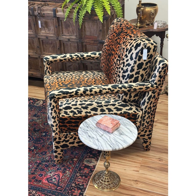 White Vintage French Style Round Marble Top Table W/ Brass Filigree Base For Sale - Image 8 of 10