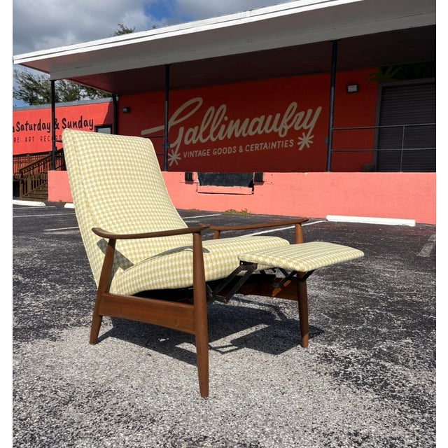 Mid 20th Century Restored Mid Century Milo Baughman for James Inc Recliner For Sale - Image 5 of 10