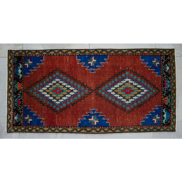 Textile Elegant Small Turkish Rug, 1970s Hand Made Bath Mat Kitchen Decor, Entry Mat - 20″ X 40″ For Sale - Image 7 of 11