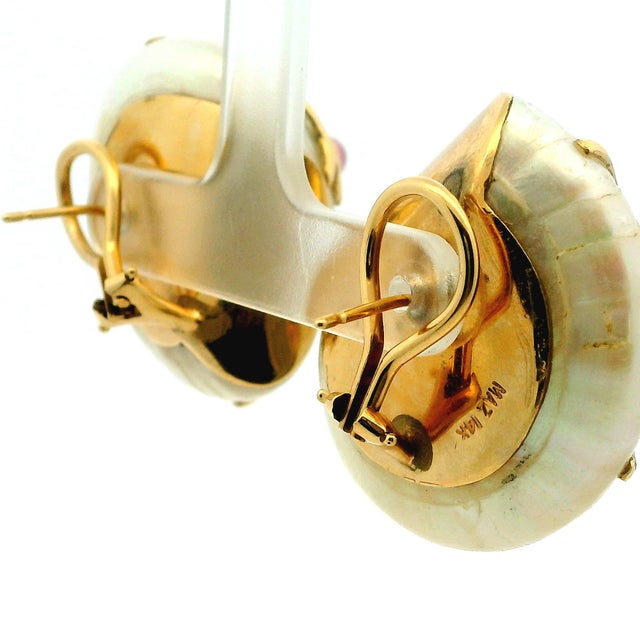 1970s Pair of Maz 14k Gold Carved Conch Shell Earrings With Pink Tourmaline Sunburst Centers, French Backs For Sale In Miami - Image 6 of 9