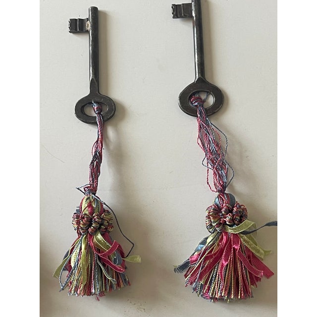 Set of 4 pcs antique keys with confetti colorful tassels.