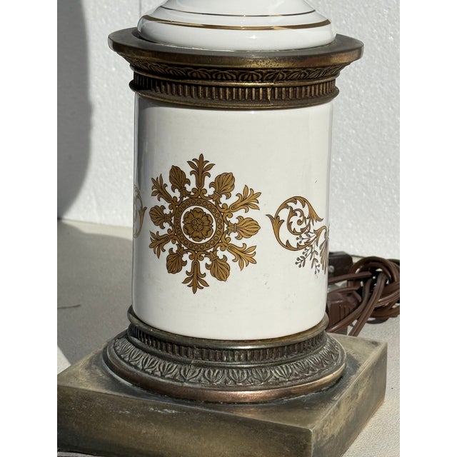 1960s Pair of White and Brass Neoclassical Hollywood Regency Lamps With Custom Handmade Shell Accent Shades For Sale - Image 12 of 16