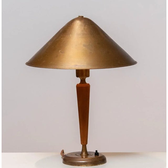 Brass and Elm Table Lamp in the style of Harald Elof Notini for Böhlmarks, 1940s For Sale - Image 11 of 11