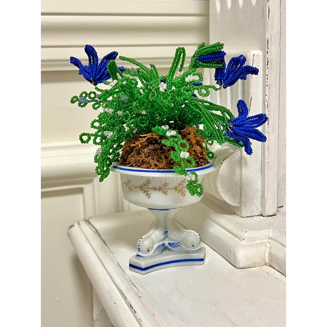 Mid 20th Century Vintage Bonwit Teller Italian Porcelain Urn With French Glass Beaded Trillium Floral Arrangement For Sale - Image 5 of 7
