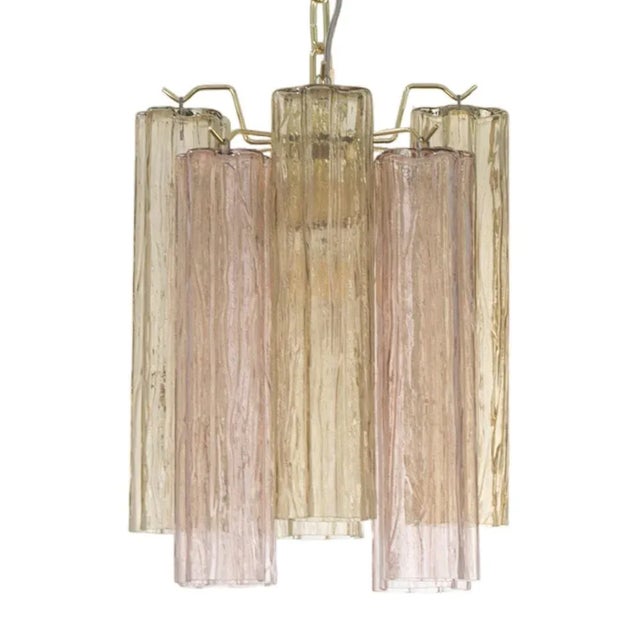 A great classic of italian design and at the same time a magnificent contemporary glass chandelier in murano mid-century....